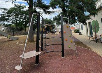 Uz Osnovnu školu u Kožinu uređeno novo dječje igralište. Evo kako izgleda…