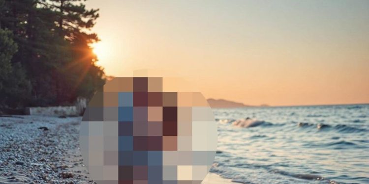 VIDEO Dva muškarca općila na madracu usred gradske luke!