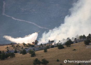 VIDEO Požar i dalje aktivan iznad Mostara, vatrogasci cijelu noć gasili vatru