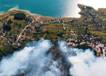 VIDEO Šumski požar u Podboru kod Prozor-Rame i dalje aktivan, helikopter OS BiH gasi od ranog jutra, stiže i air tractor