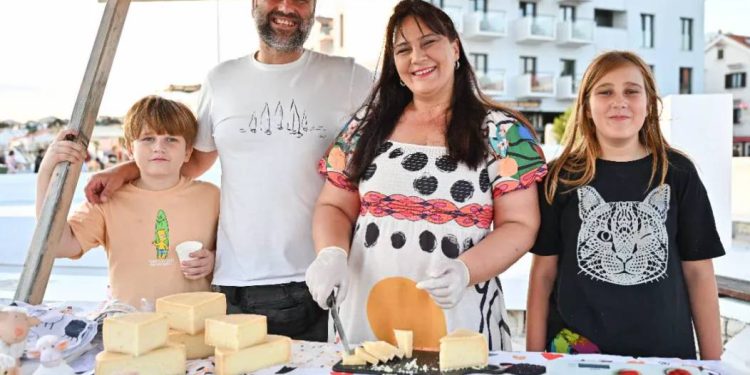 VRIDNE RUKE U Novalji održan sajam autohtonih proizvoda