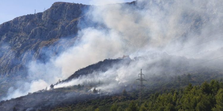 Vatrogasci intervenirali u Splitu i županiji: Požari, tehničke intervencije i uklanjanje stabala