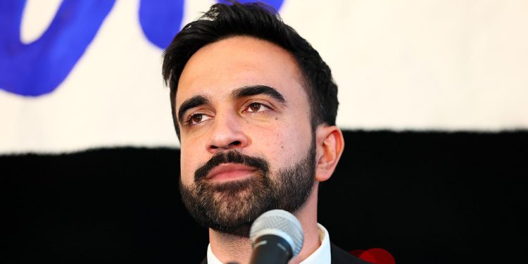 Veleposlanik Suozzi upozorava da su demokrati potrebni ekonomski fokus nakon primarne pobjede Mamdanija