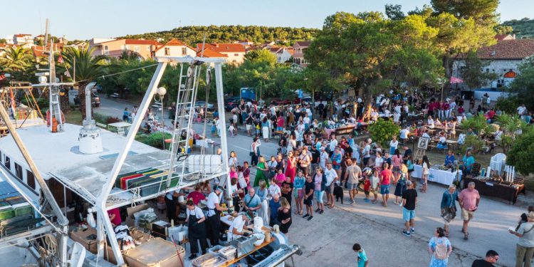 Veliki uspjeh prvog izdanja Kukljiške ribarske večeri „Od jata do pijata“