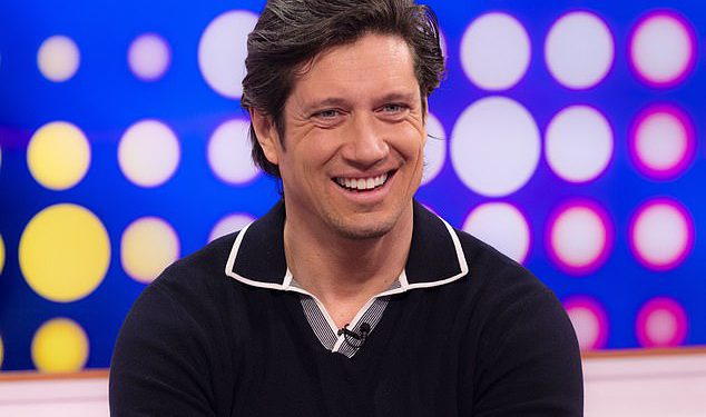 Vernon Kay tvrdi da mu je Liam Gallagher označio laganu b ***** d ‘nakon što je slučajno uvrijedio oazu zvijezdu