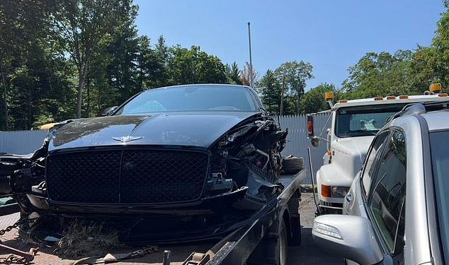 Vince McMahon ‘nesmotreno’ srušio je svog Bentleyja od 300 tisuća dolara na BMW, a policija tvrdi da se bivši šef-WWE suočava