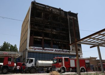 Više od 60 ljudi ubijenih u Iraku nakon što je požar prošao kroz trgovački centar