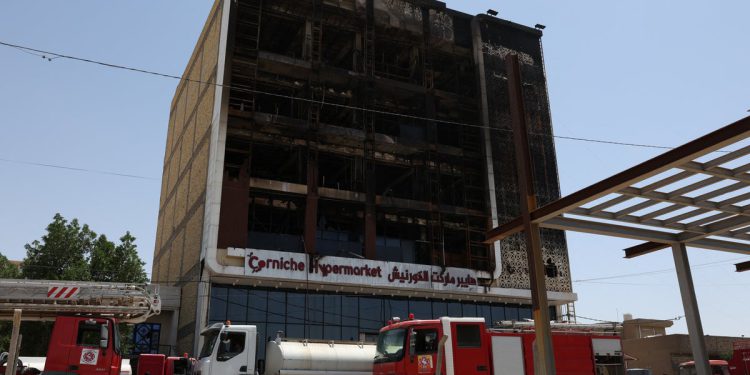 Više od 60 ljudi ubijenih u Iraku nakon što je požar prošao kroz trgovački centar
