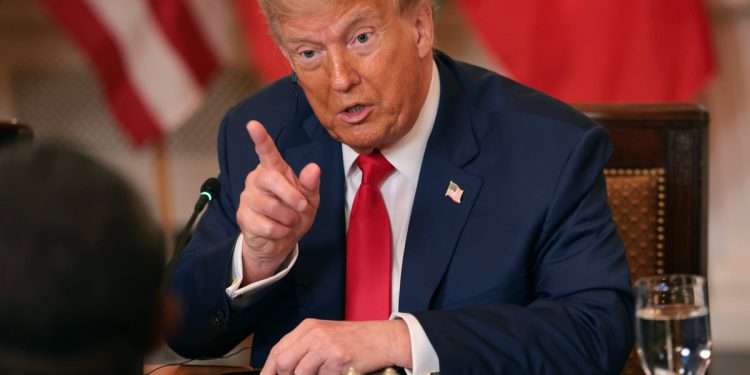 Visoki iranski službeni tvrdi da bi Teheran mogao atentat na Trumpa ‘dok je sunčala u Mar-a-Lago’