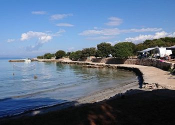 Vlasnici uporno ignorirali zabrane i primili turiste koji sad naprasito moraju van!