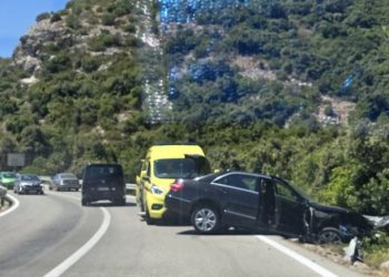 Vozilo udarilo u brdo kod Ratca