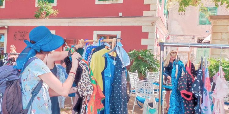 Vraćaju se buvljaci subotom, motivirani da ukažu na ljudski teror tekstilom