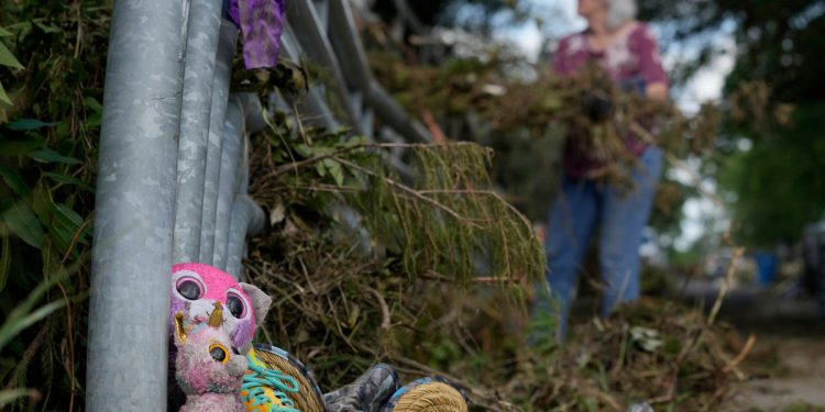 Vremenska crta postavlja pitanja o tome kako su teksaški dužnosnici obrađivali upozorenja prije smrtonosne poplave 4. srpnja