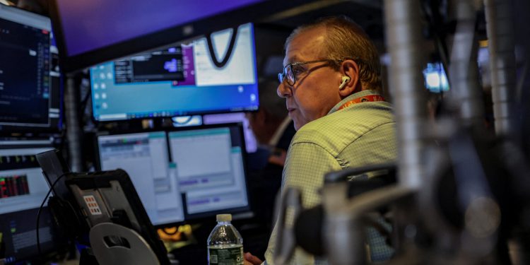 Wall Street oprezan pred sezonu kvartalnih izvješća i trgovinske tenzije s EU