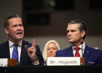 Waltz se suočava s nadzorom Senata nad signalnim chatom tijekom saslušanja veleposlanika UN -a