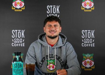 Wrexham Smash Club Record Dvostruko dok su očarali četvrtu uzastopnu promociju u Premier ligu pod Ryanom Reynoldsom i Robom McElhenneyjem