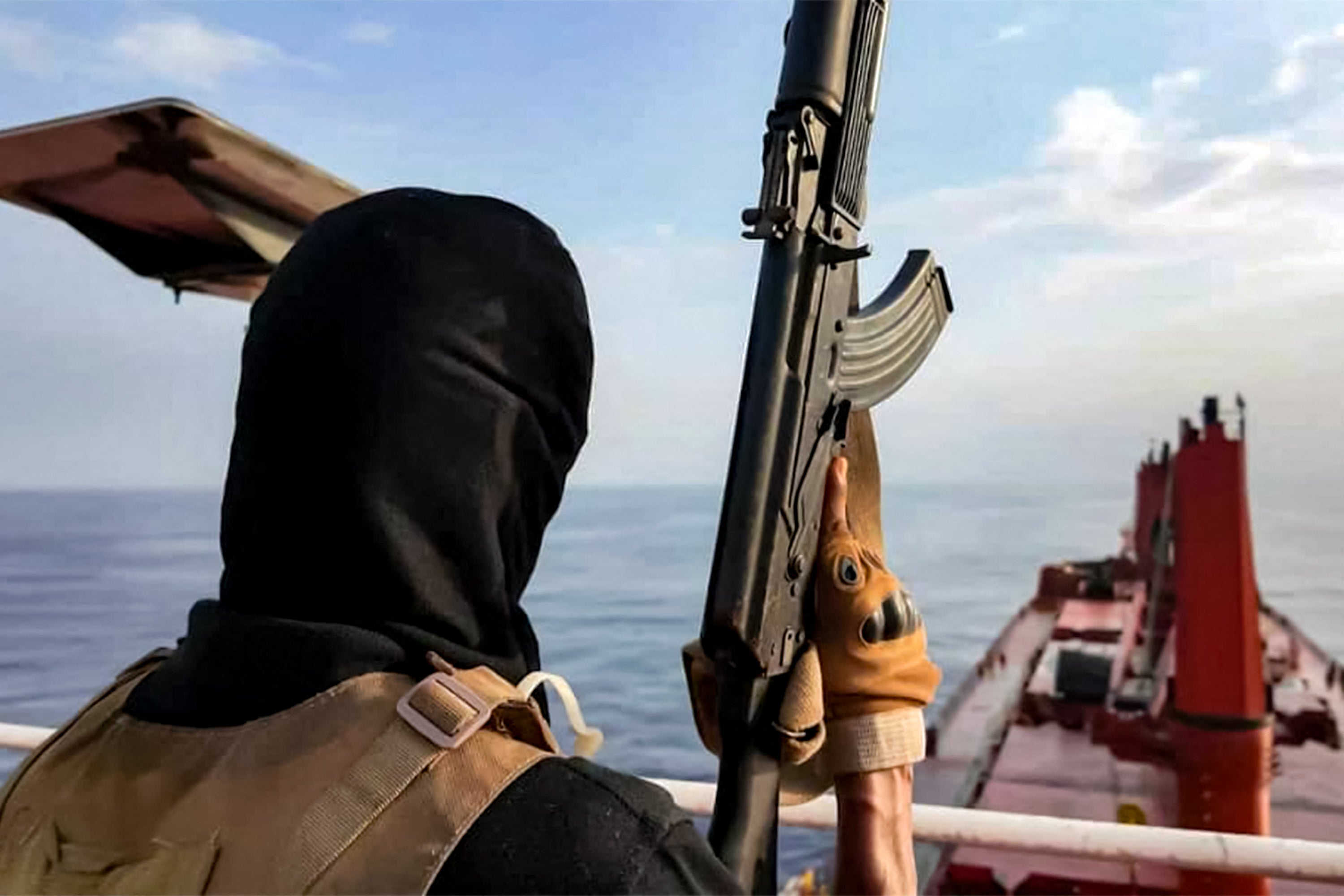 Ova slika u priručniku koju je 8. srpnja objavio jemenski Houthi Ansarullah Media Center, 2025. godine, prikazuje borce povezane s Houthim koji su izveli napad na Liberia-ov magična morska mora na moru.