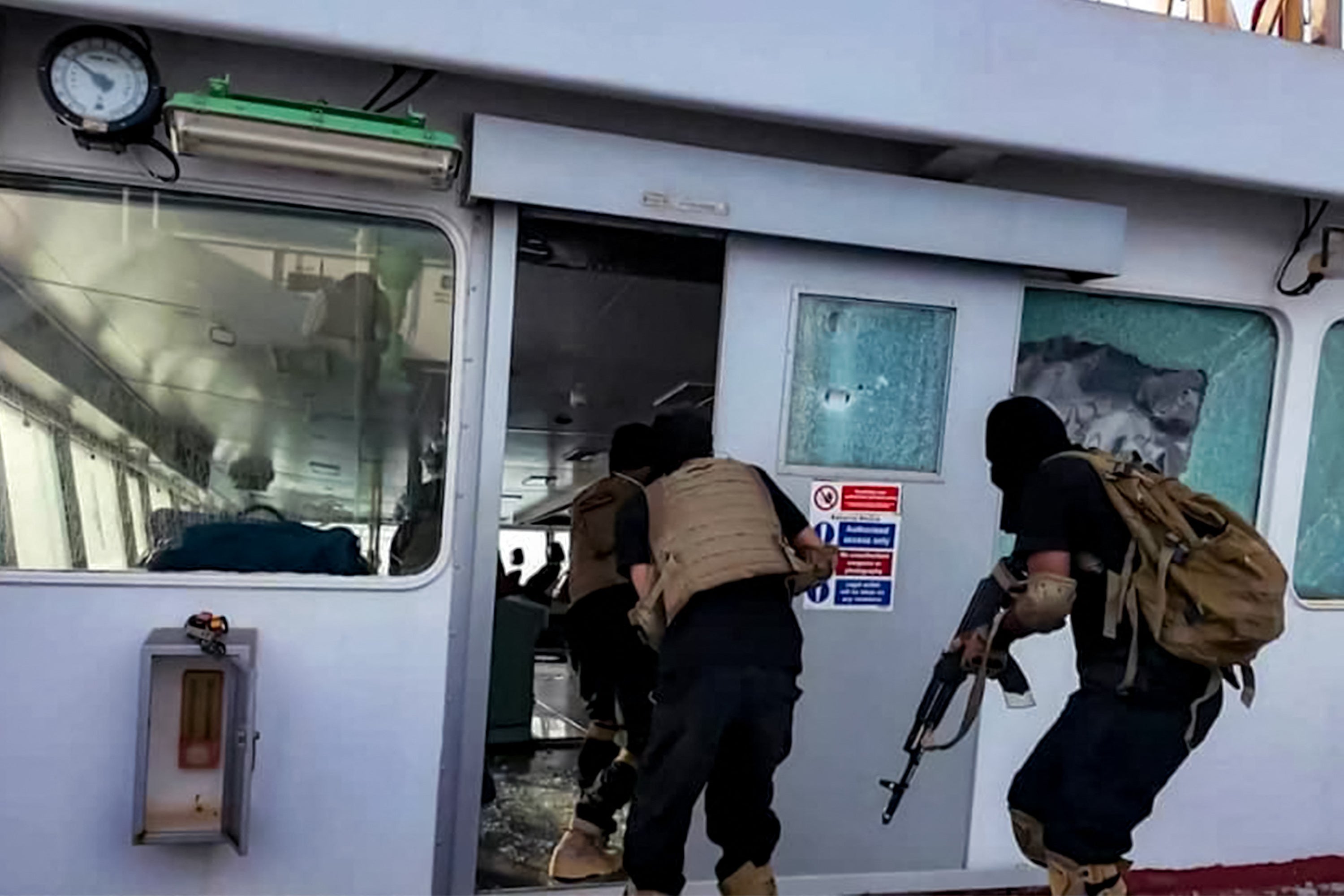 Ova slika u priručniku koju je 8. srpnja objavio jemenski Houthi Ansarullah Media Center, 2025. godine, prikazuje borce povezane s Houthim koji su izveli napad na Liberia-ov magična morska mora na moru.