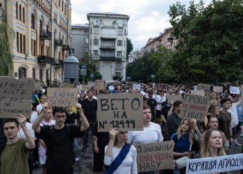 ZELEnski “autoritarni” potez protiv anti-grafnih agencija iskričava prosvjede (videozapisi)-RT Rusija i bivši Sovjetski savez