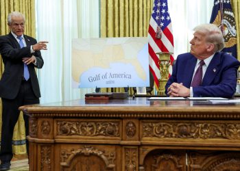 “Za mene je nezamislivo da Tim Cook ne može proizvoditi svoje iPhone u ovoj zemlji,“ izjavio je Trumpov vodeći savjetnik