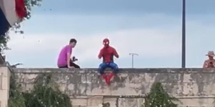 Zadar ima nindžu, sad i Spider-Mana – tko spašava koga? Je li Zadar postao novi Gotham City?