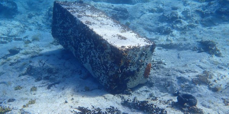 Zagonetni blok u podmorju otoka Oliba