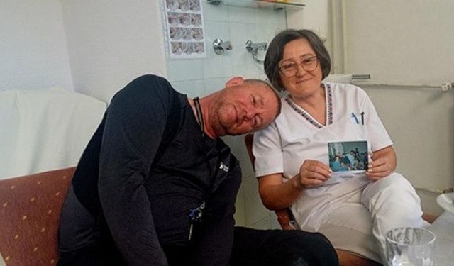 Zagrljaji i suze nakon 33 godine: Englez Steven 1992. dovezen je ranjen u bolnicu u Tomislavgrad