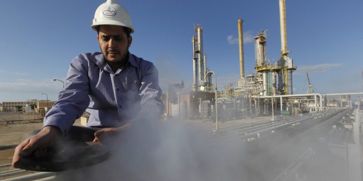 Zapadne majore koje se natječu za prava na naftu u Libiji – Bloomberg – RT Afrika