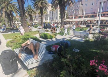 “Zaspalo je siroče…” – DALMACIJA DANAS