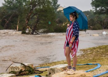 Zašto su bljeskalice toliko opasne jer Teksaška oluja ostavlja 24 mrtve