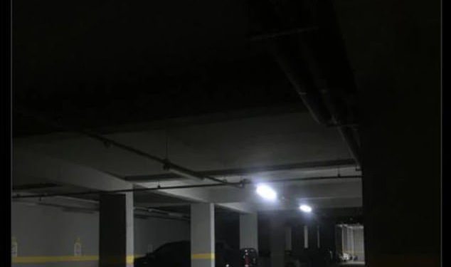 Zastrašujuća fotografija u središtu još jedne prijetnje smrti protiv AFL trenera – dok se bijes ventilatora završava nakon što je najgori urušavanje u posljednjem tromjesečju u povijesti