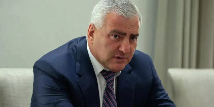 Zatvoreni ruski-armenski tajkun pobjeđuje tužbu protiv Yerevana-RT Rusija i bivšeg Sovjetskog Saveza