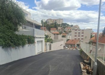 Završeni su radovi u Ulici Ivana Rendića u Šibeniku: Izgrađen je potporni zid, nova rasvjeta, nova ograda i novi asfalt