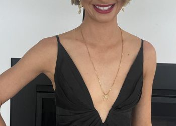 Ženska izvršna direktorica u onom virusnom ‘kupaonskom’ videozapisu s Wayneom Careyjem javno i oslobađa se na žene koje su je snimile