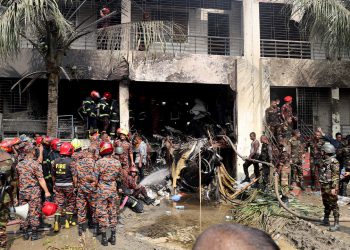 Zrakoplovne zrakoplovne snage Bangladeša sruši se u školski kampus, ubivši 19 ljudi