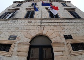 Županija će i ove godine isplaćivati jednokratne novčane potpore za obitelji s četvero i više djece