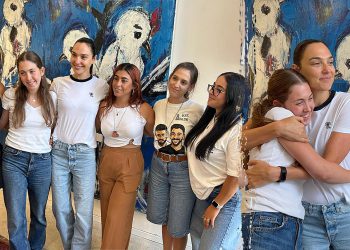 Zvijezda ‘Wonder Woman’ Gal Gadot sastaje se s preživjelima Hamasa zarobljeništva