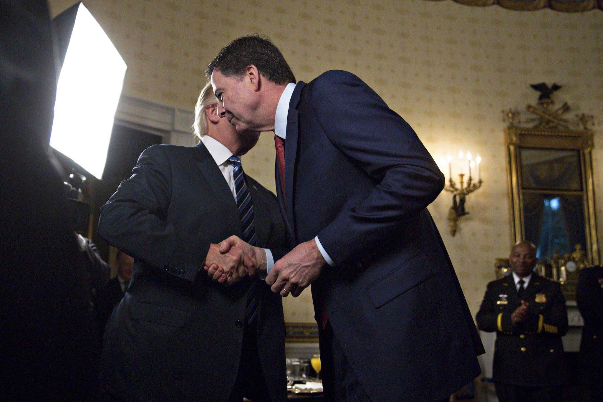 Trump je dugo bio kritičan prema bivšem direktoru FBI -a Jamesa Comeyja, koji je nadgledao ured dok je razmišljao o tome je li Rusija pokušavala pomoći Trumpovoj kampanji