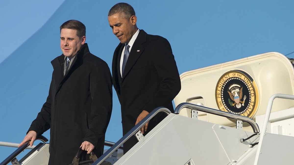 Pfeiffer i Obama Disembark Air Force One