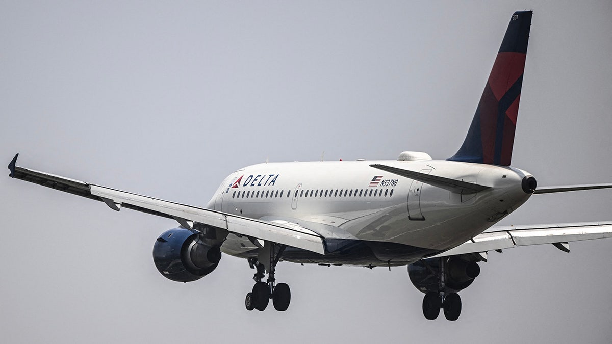 Avion Delta prilazi zračnoj luci Mexico City