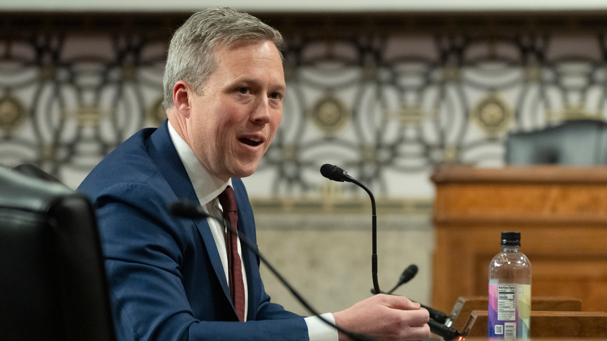 Daniel Driscoll, kandidat predsjednika Donalda Trumpa da bude tajnik vojske Ministarstva obrane, svjedoči prije saslušanja Senata Oružanih službi o njegovoj nominaciji na Capitol Hillu, u četvrtak, 30. siječnja 2025. godine, u Washingtonu