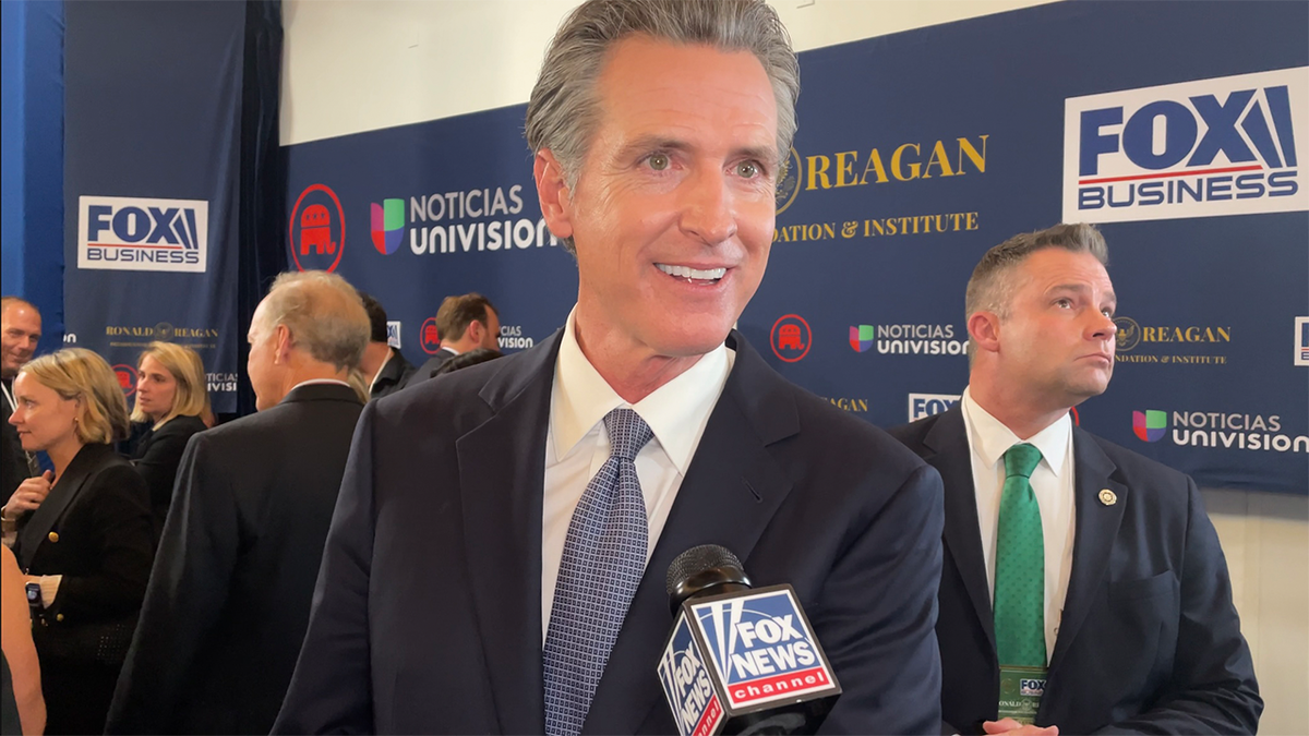 Kalifornijski vladin Gavin Newsom razgovara s Fox News Digital u Spin sobi nakon predsjedničke rasprave FOX Business GOP -a, u predsjedničkoj knjižnici Ronalda Reagana u dolini Simi u Kaliforniji 2023. godine.