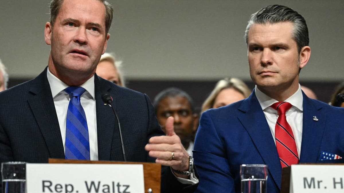 Waltz i Hegseth