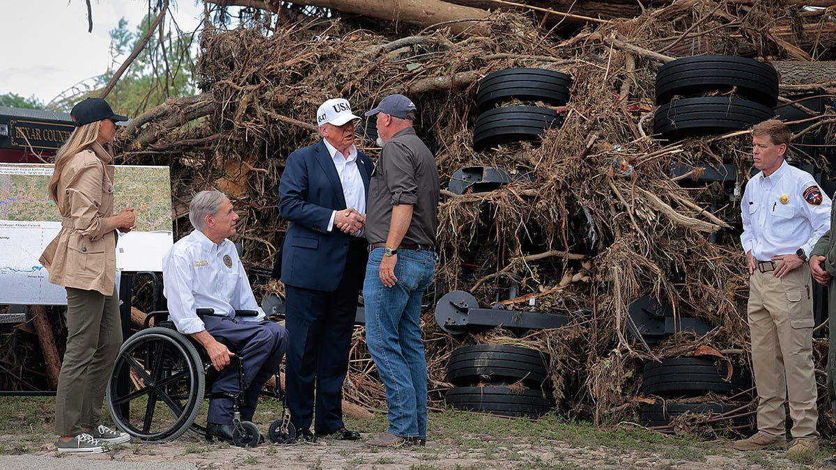 Predsjednik Donald Trump, prva dama Melania Trump i guverner Teksasa Greg Abbott