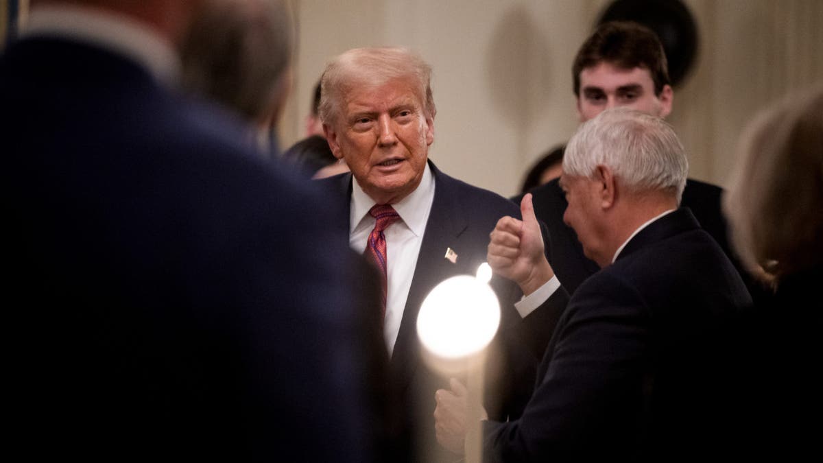 Trump govori na večeri u Bijeloj kući