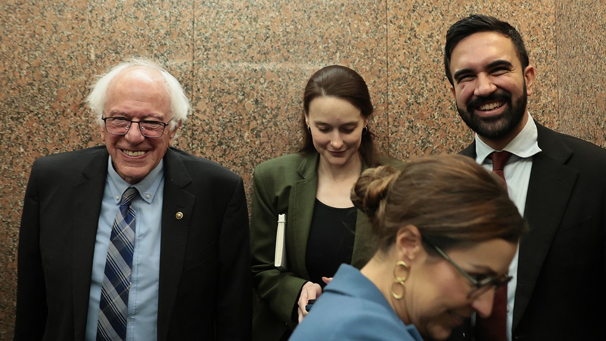 Bernie Sanders i Zohran Mamdani osmijeh u dizalu
