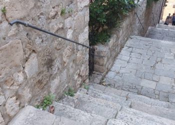 Grad − Završeno je postavljanje rukohvata u Gradu, 'pokriveno' novih 250 metara