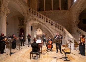 Grad − Vrhunski mladi glazbenici: Ansambl Quinta Essentia oduševio koncertom u Dvoru