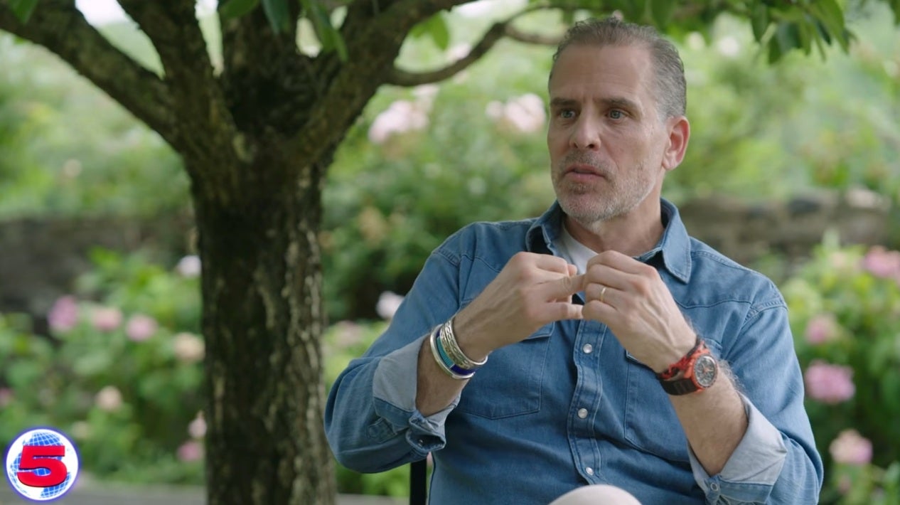 Hunter Biden optužio je Georgea Clooneyja da je kupio svoj put u političkoj važnosti tijekom vatrenog pojavljivanja intervjua