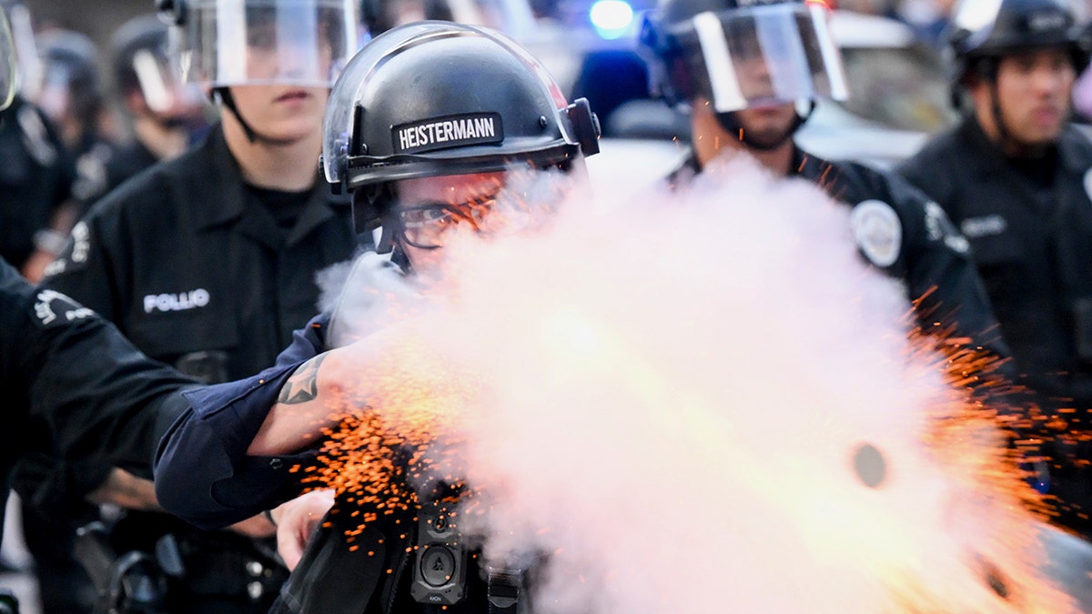 LAPD manje smrtonosni projektil